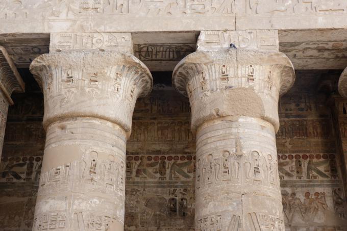 Columnas en Medinet Habu