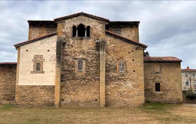 image Iglesia San Julián de los Prados, Oviedo (Asturias)