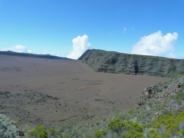 image Cráter de un volcán en Reunión (Francia)