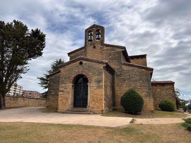 image Iglesia San Julián de los Prados, Oviedo (Asturias)