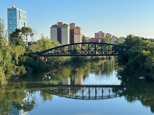 image Puente colgante de Valladolid y el río Pisuerga (Valladolid)