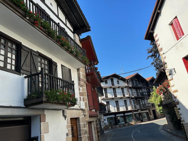 image Caserío de Bera de Bidasoa (Navarra)