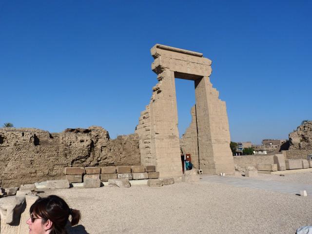 image Entrada templo de Dendera.