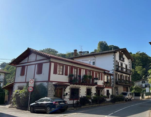 image Caserío de Bera de Bidasoa (Navarra)