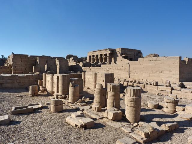 image Entrada templo de Dendera.