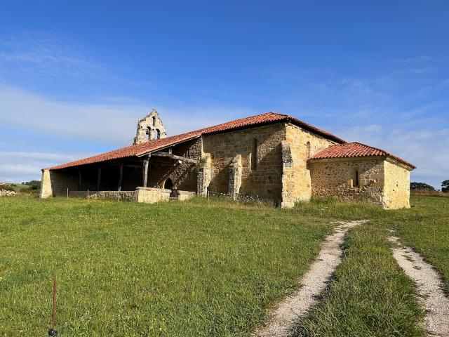 image Ermita de San Sebastián en Herrán, Santillana del Mar (Cantabria)