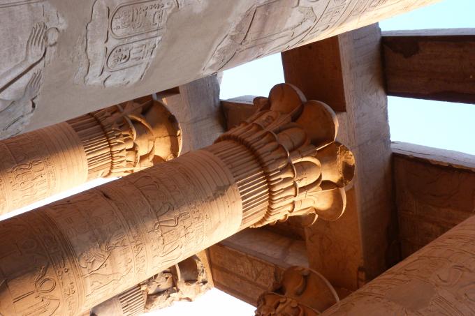 image Columnas en el templo Kom Ombo