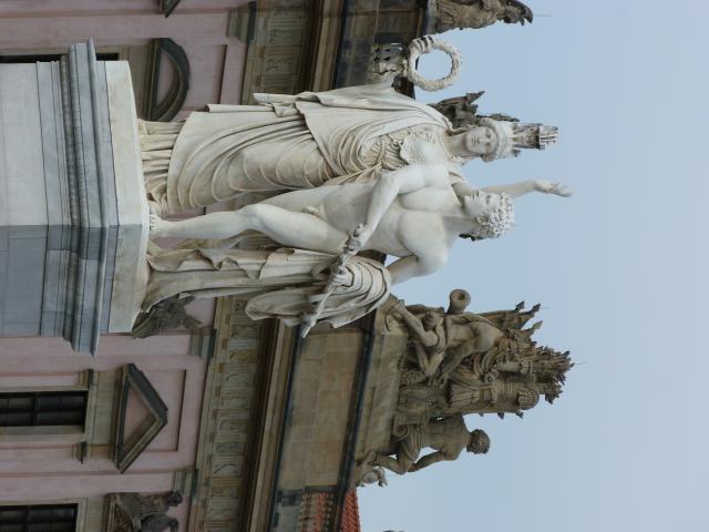 image Estatua en el puente de castillo de Berlín. 