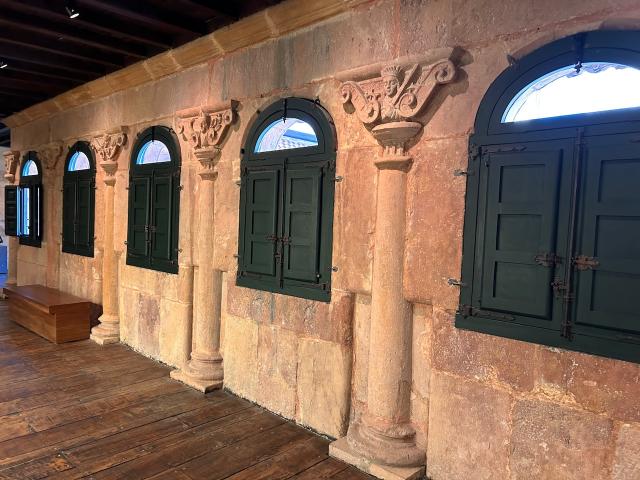 image Interior del claustro del Convento de San Vicente.