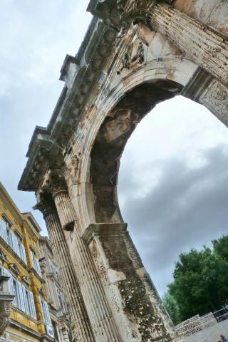 image Arco de los Sergios