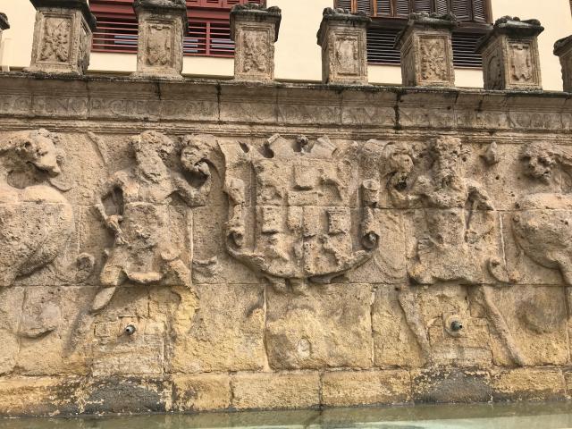 image Fuente renacentista