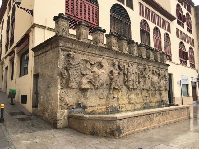 image Fuente renacentista