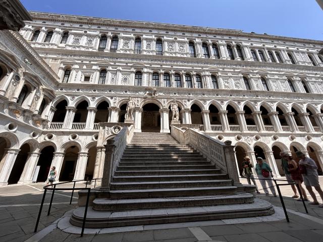 image Escalera de los gigantes en el Palacio Ducal. 