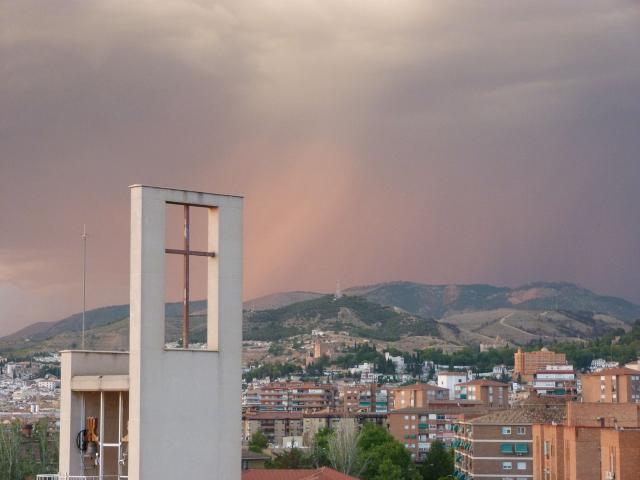 image Paisaje de Granada con calima