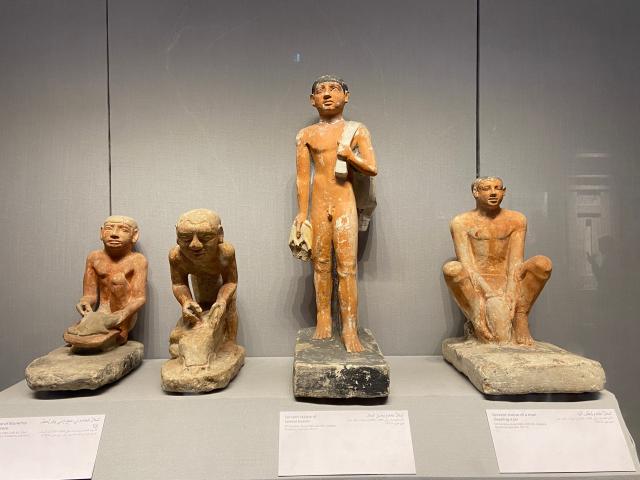 image Escultura de obreros egipcios