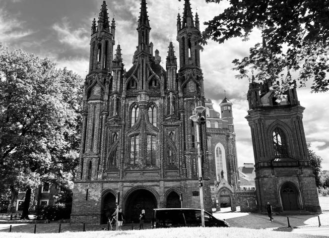 image Iglesia de Santa Ana en Vilnius