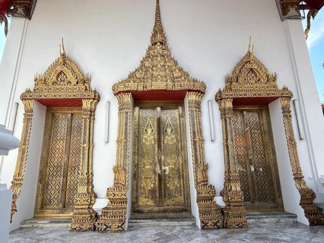 image Puertas engalanadas del Templo Wat Pho de Bangkok