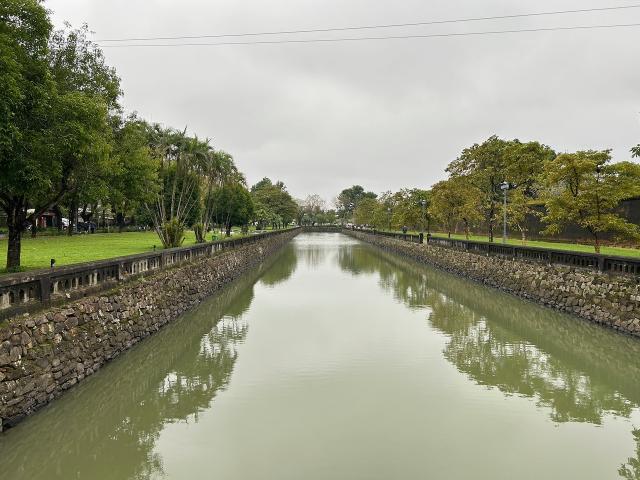 image Foso de la ciudadela imperial de Hué