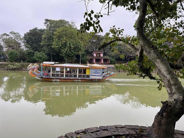 image Embarcación en el rio Dong Ba de Hué