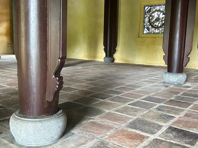 image Columnas y basas del pabellón de la lectura de la ciudad imperial de Hué