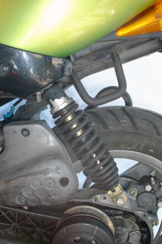 image Ciclomotor. Sistema de suspensión trasera ajustable