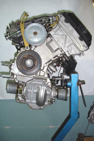 image Grupo motopropulsor. Detalle de salida de transmisiones