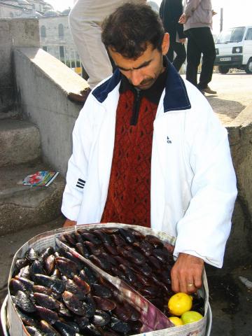image Vendedor de mejillones, Estambul, Turquía