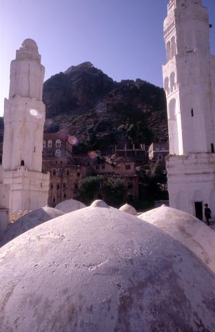 image Cúpulas de la mezquita de Al-Ashrafiya en Taiz, Yemen