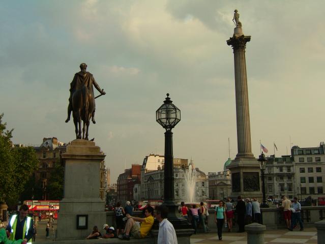 image Estatuas en Trafalgar Square, Londres, Reino Unido