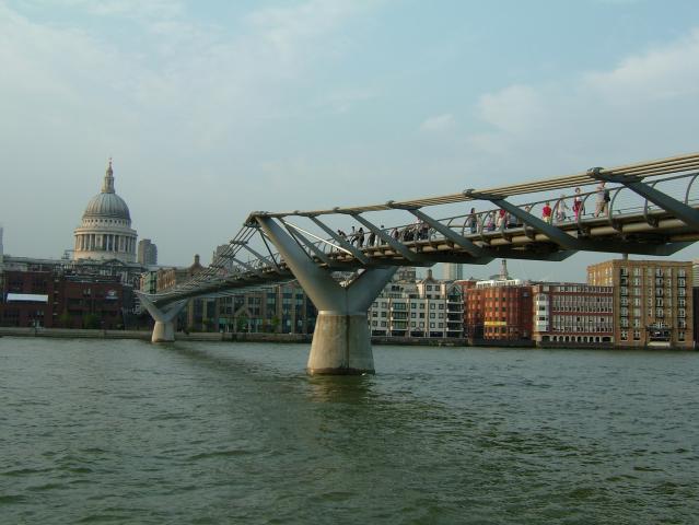 image Catedral de San Pablo y Millenium Bridge, Londres