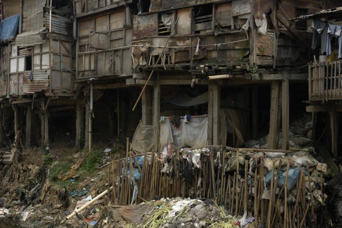 image Chabolas en el barrio de Ciliwung, Yakarta, Indonesia