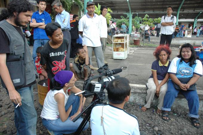 image Grabando en la calle, Jakarta, Indonesia