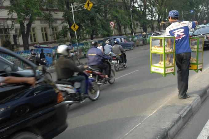image Vendedor callejero de bollería, Jakarta, Indonesia