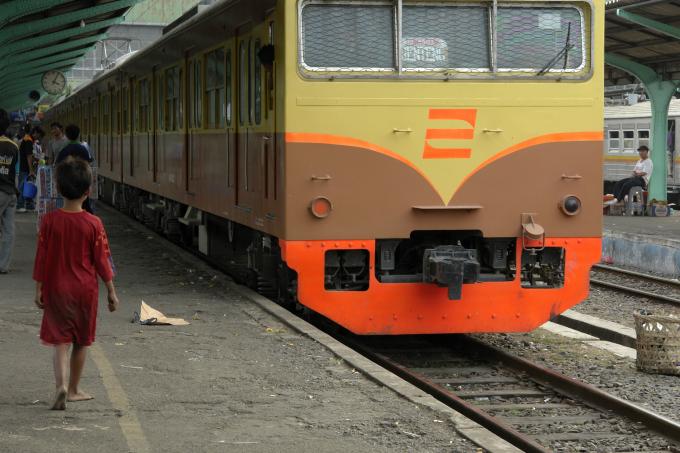 image Estación de tren en Yakarta, Indonesia