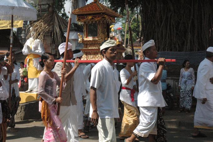 image Ceremonia funeraria hindú, Bali, Indonesia