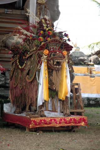 image Dragón decorado para ceremonia funeraria hindú, Bali, Indonesia