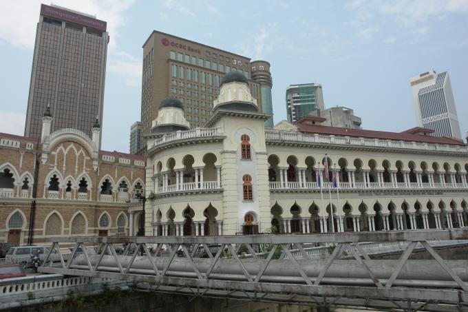 image Contraste entre lo moderno y antiguo, Kuala Lumpur, Malasia