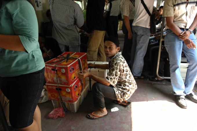 image En el interior del vagón, Indonesia