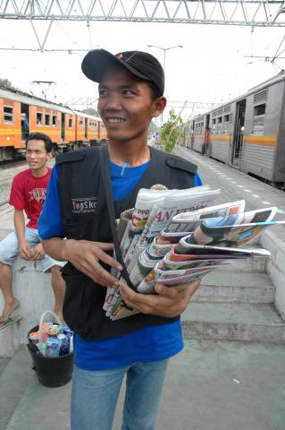 image Vendedor de periódicos, Indonesia