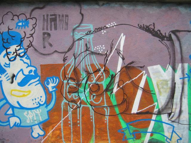 image Grafiti en el barrio de la Barceloneta, Barcelona