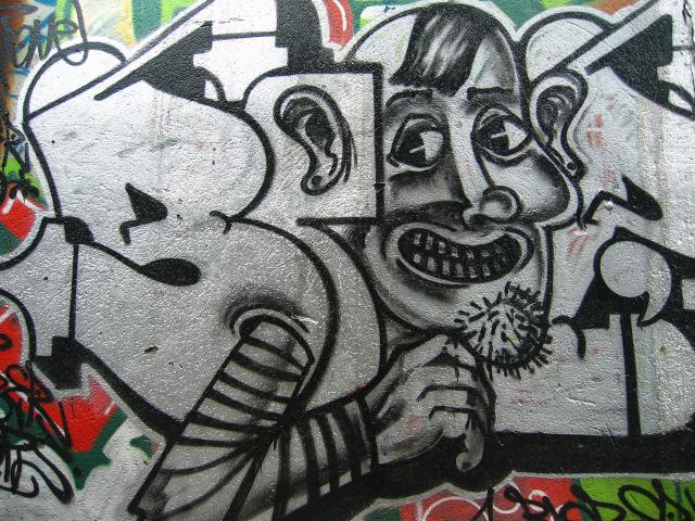 image Grafiti en el barrio de la Barceloneta, Barcelona