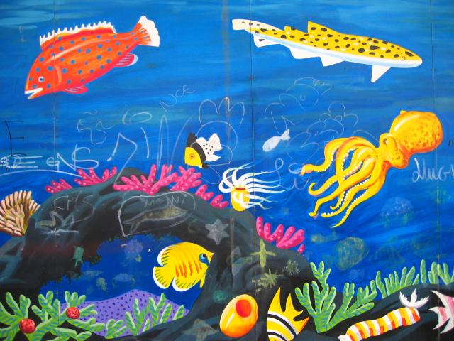 image Grafiti en la pared del Aquarium del Maremagnum, Barcelona