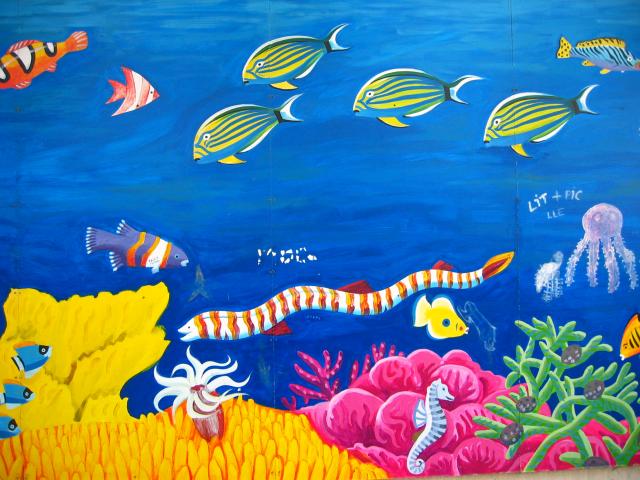 image Grafiti en la pared del Aquarium del Maremagnum, Barcelona