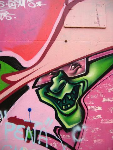 image Grafiti en el Parque de les Tres Chimeneas, Barcelona