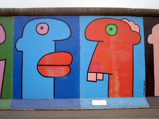 image Grafiti en el muro de Berlín