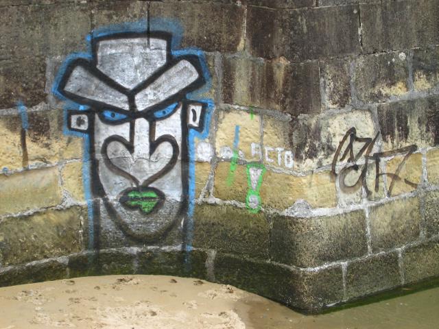 image Grafiti en Fuenterrabía, Guipúzcoa