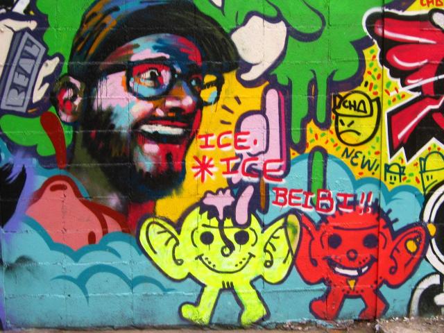 image Grafiti en el barrio de El Raval, Barcelona