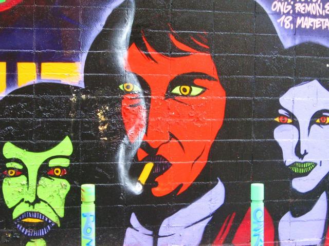 image Grafiti en el barrio de El Raval, Barcelona