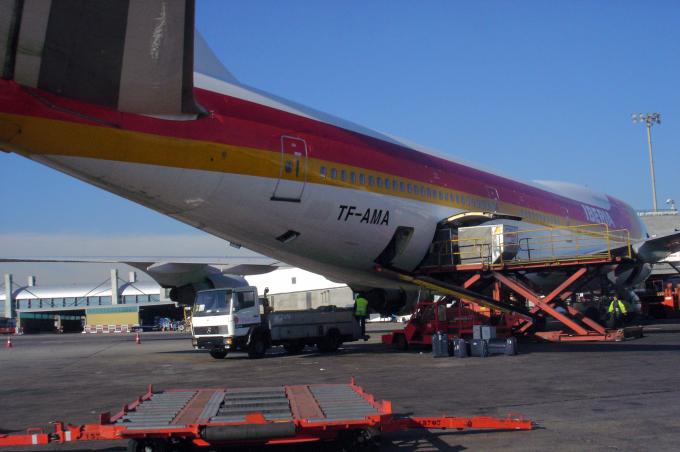 image Recogida del equipaje del avión, aeropuerto de Barajas, Madrid