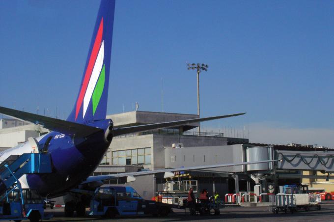 image Avión en pista, aeropuerto de Barajas, Madrid